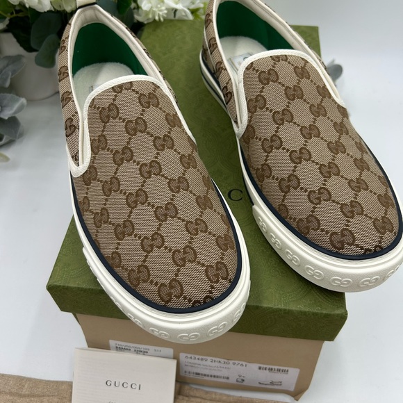 Men's Gucci low top canvas slip on sneakers size 9.5 made in Italy